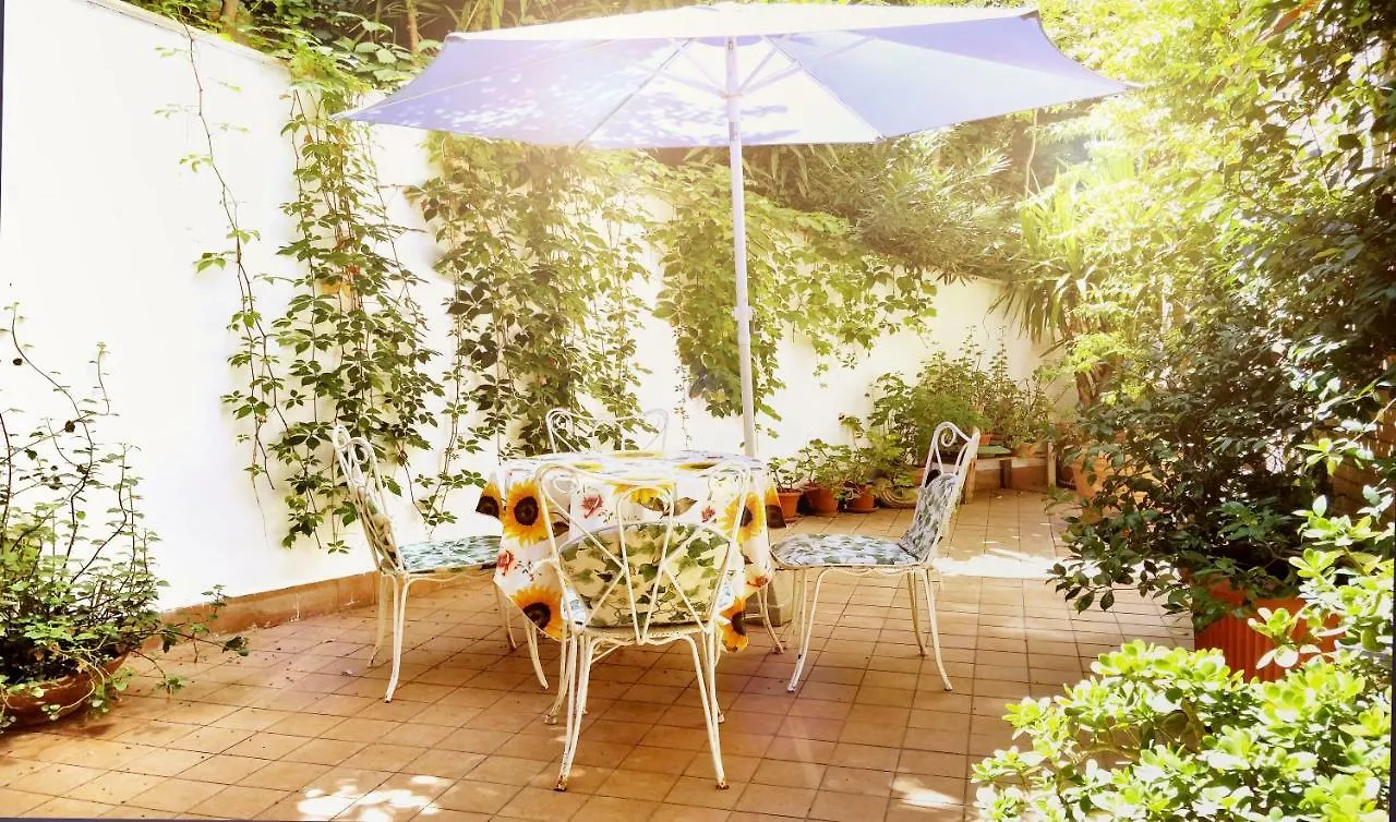 Gibi Home, Cozy Apt Close To Vatican, Subway & Bus Rome Holiday home